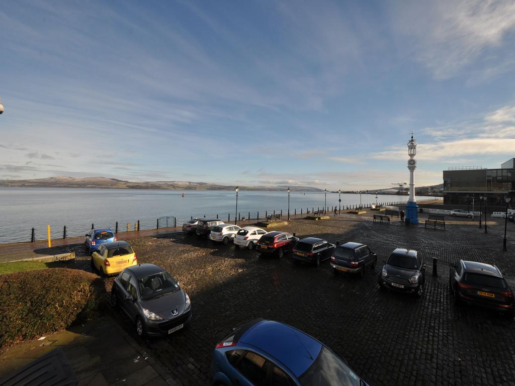 The Waterfront Hostel Greenock Buitenkant foto