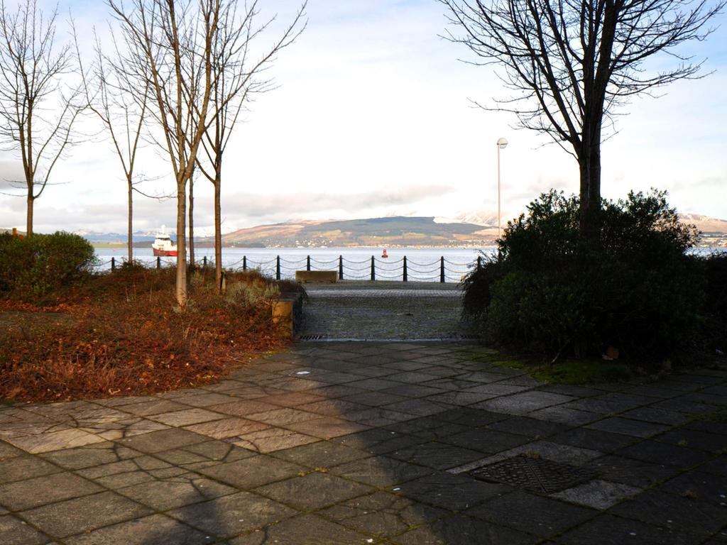 The Waterfront Hostel Greenock Buitenkant foto